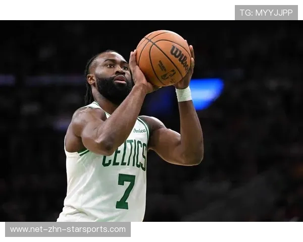 凯尔特人外线补防成功迫使对方犯错